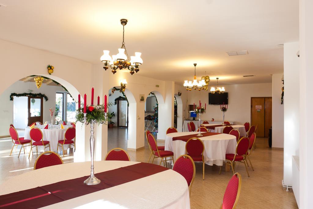 Pension Club Montana Câmpina Exteriör bild