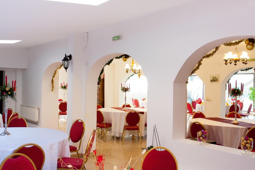 Pension Club Montana Câmpina Exteriör bild
