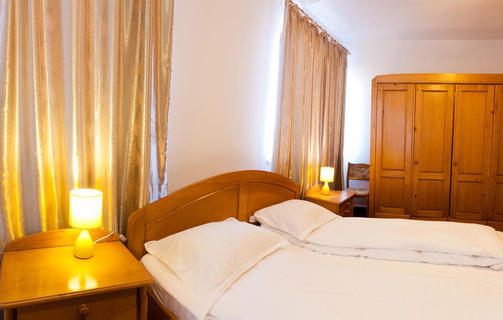 Pension Club Montana Câmpina Exteriör bild