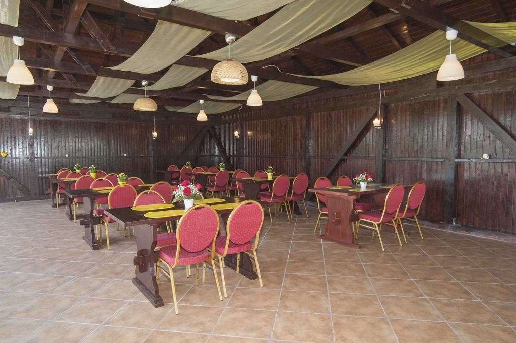 Pension Club Montana Câmpina Exteriör bild
